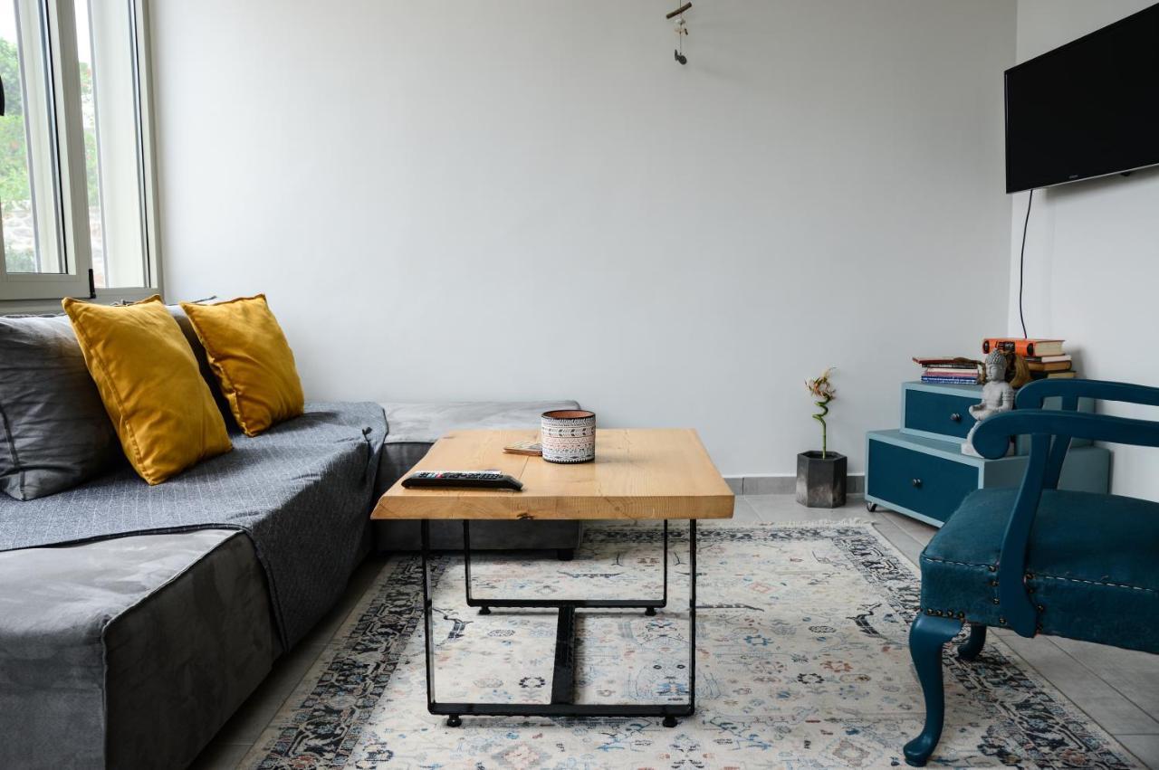 Apartment Deus Apartments_ Athens Airport